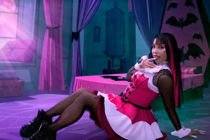 Roma Amor sucks her boyfriend in a vampire role play photo 9